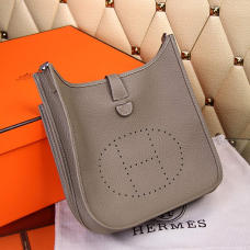 Hermes Evelyne III Togo Sac à bandoulière en cuir gris