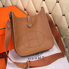 Hermes Evelyne III Togo Sac à bandoulière en cuir marron